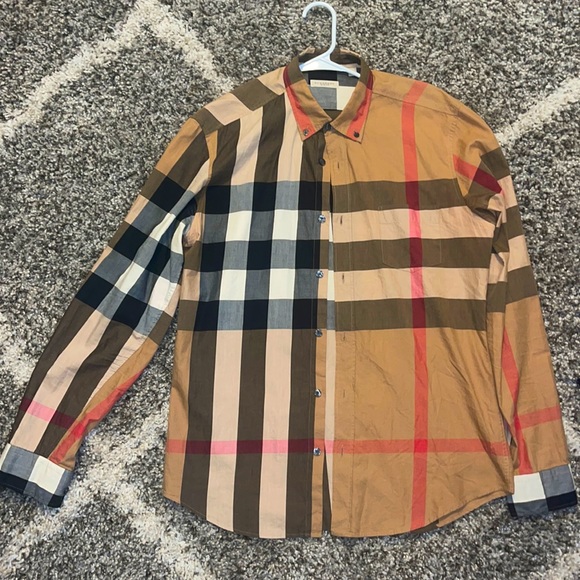 Burberry men’s Medium button up- Excellent condition